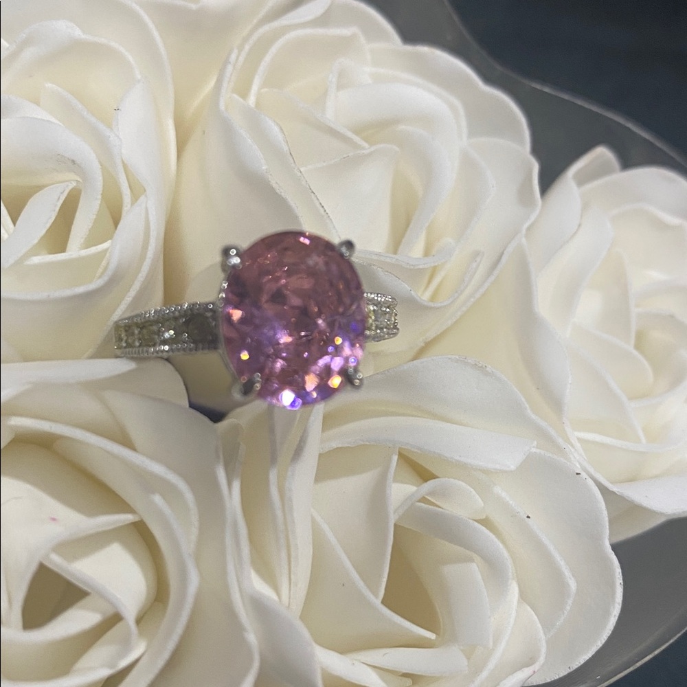 Size 7-1/2 Statement Ring - Picture 2 of 4